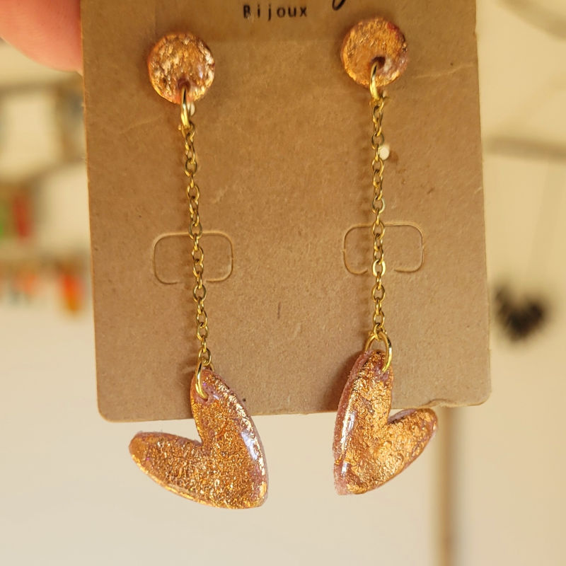 Boucles d'oreille Love pendante avec chaîne doré rosé cuivré métallisé