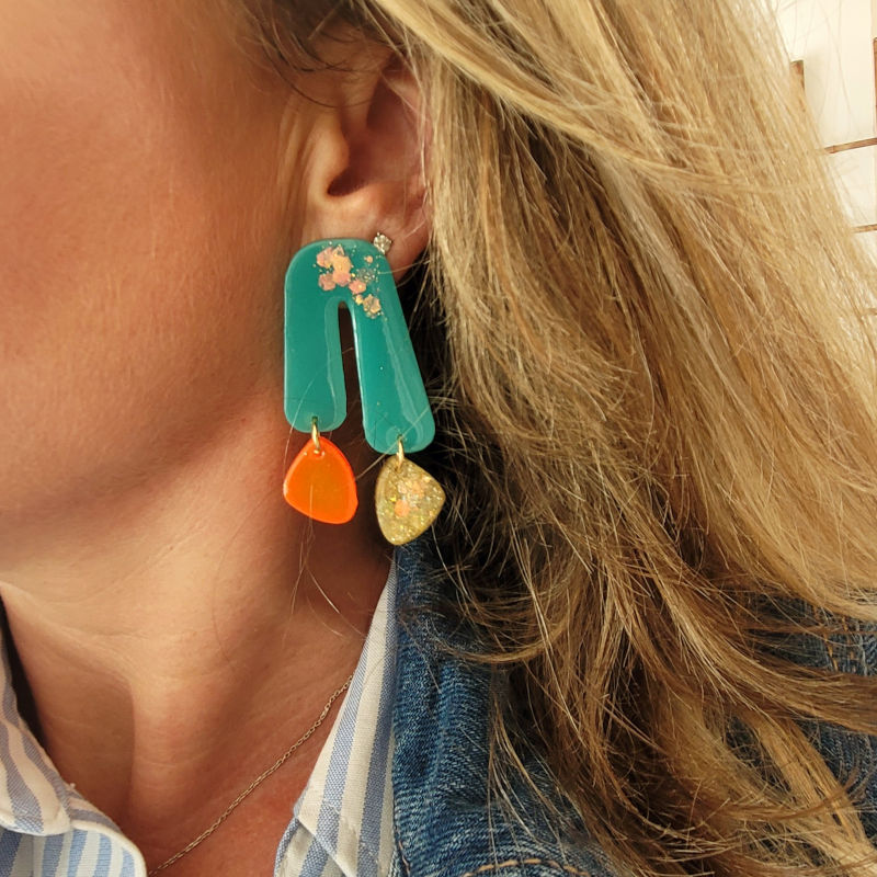 Boucles d'oreilles Roman bleu orange paillette dorée holographique