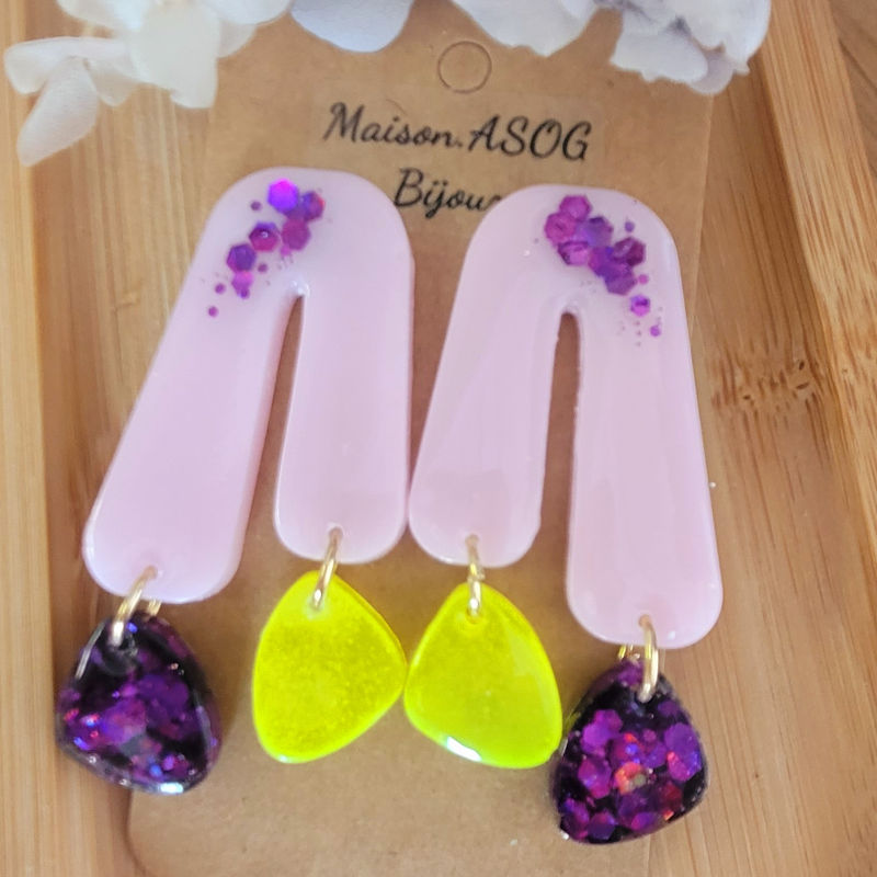 Boucles d'oreilles Roman lila jaune fluo paillette prune