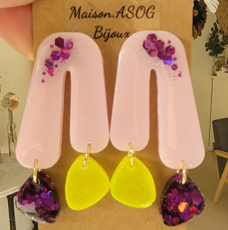 Boucles d'oreilles Roman lila jaune fluo paillette prune