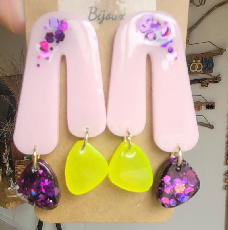 Boucles d'oreilles Roman lila jaune fluo paillette prune