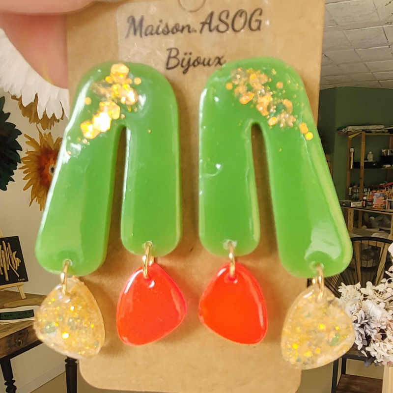 Boucles d'oreilles Roman vert rose fluo paillette dorée holographique