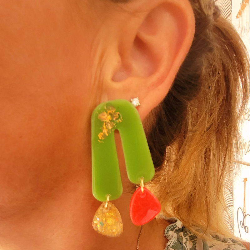 Boucles d'oreilles Roman vert rose fluo paillette dorée holographique