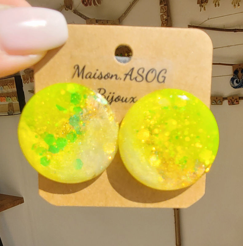 Boucles d'oreilles Romy jaune flashy et paillette dorée holographique