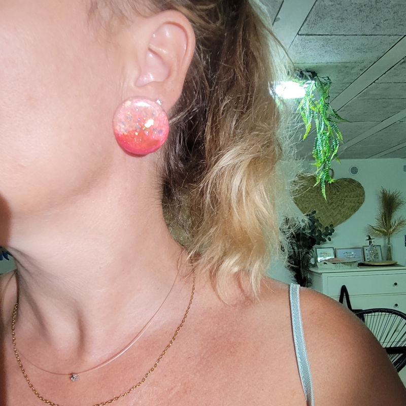 Boucles d'oreilles Romy rose bonbon et fluo et paillette dorée holographique