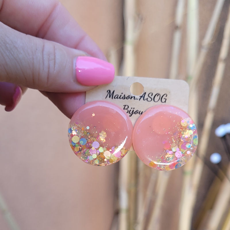 Boucles d'oreilles Romy saumon et paillette dorée holographique