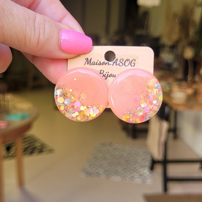 Boucles d'oreilles Romy saumon et paillette dorée holographique