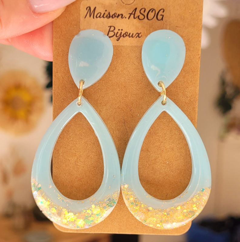 Boucles d'oreilles Sophia Bleu pastel paillette dorée holographique