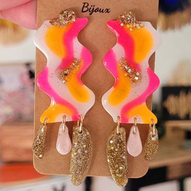 Boucles d'oreilles Zoé fluo rose orange blanc paillette dorée