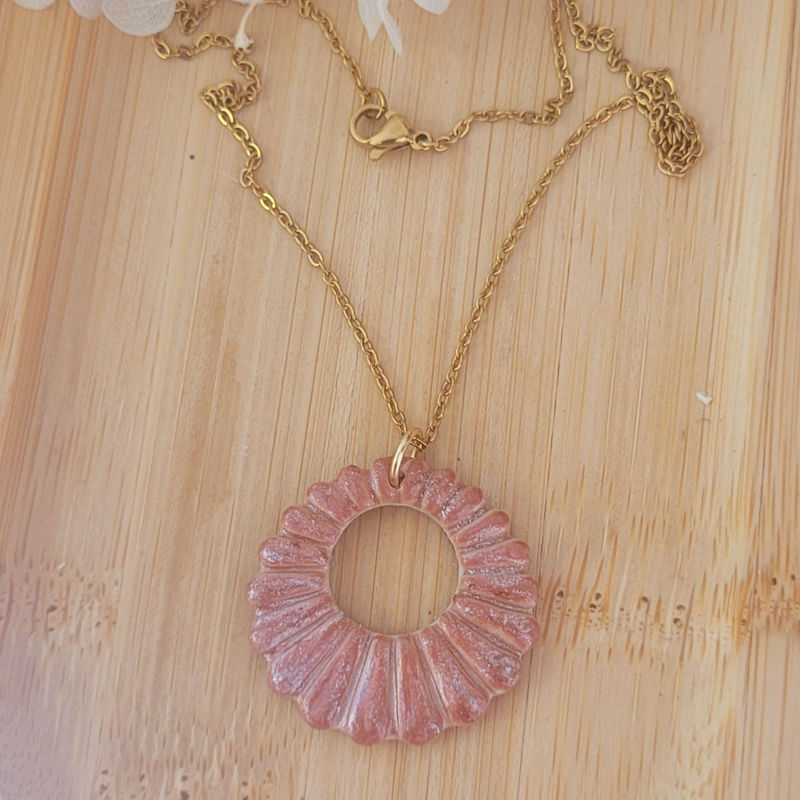 Collier chaîne dorée Camille beige rosé irisé