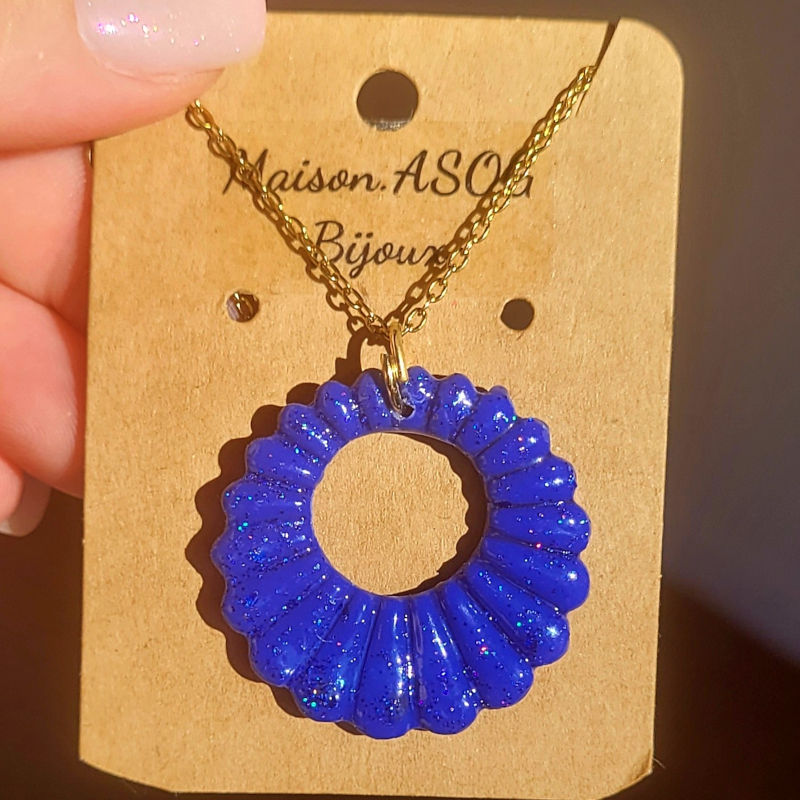 Collier chaîne dorée Camille bleu marine pailletée