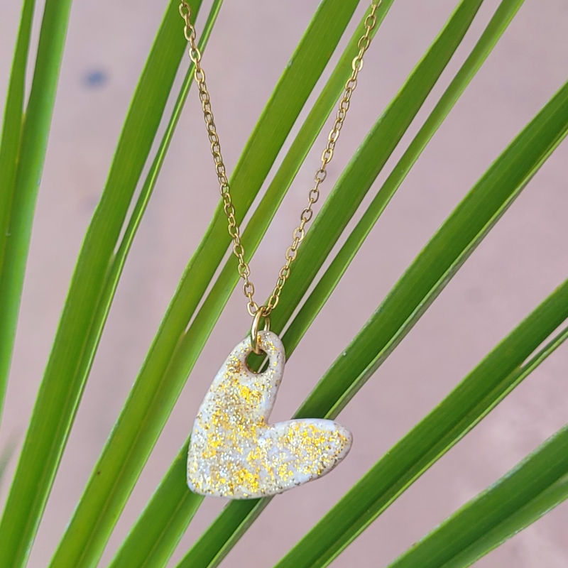 Collier chaîne dorée Love beige pailleté doré