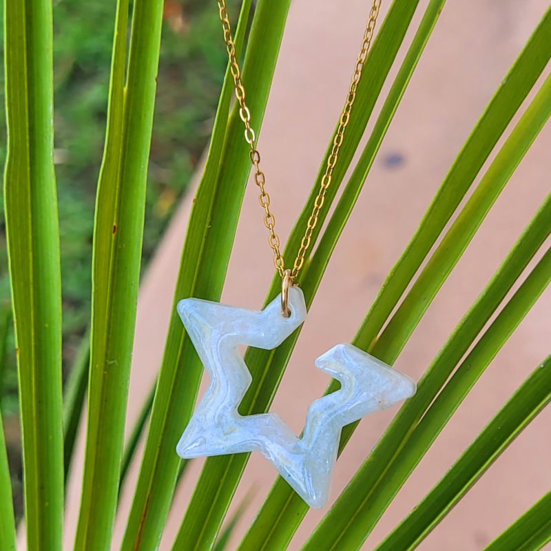 Collier chaîne dorée Etoile ouverte blanc nacré