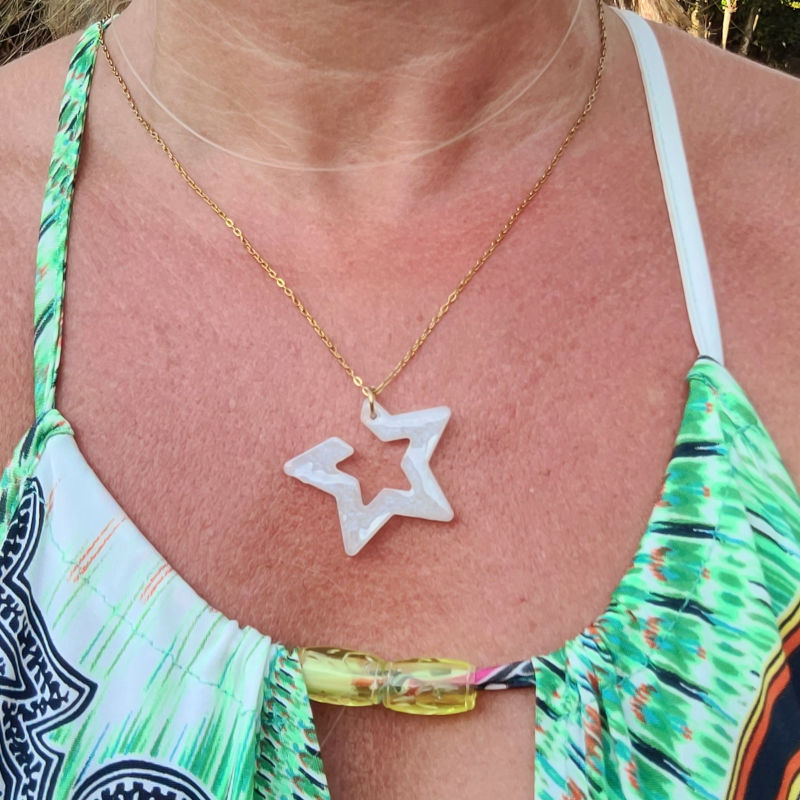 Collier chaîne dorée Etoile ouverte blanc nacré