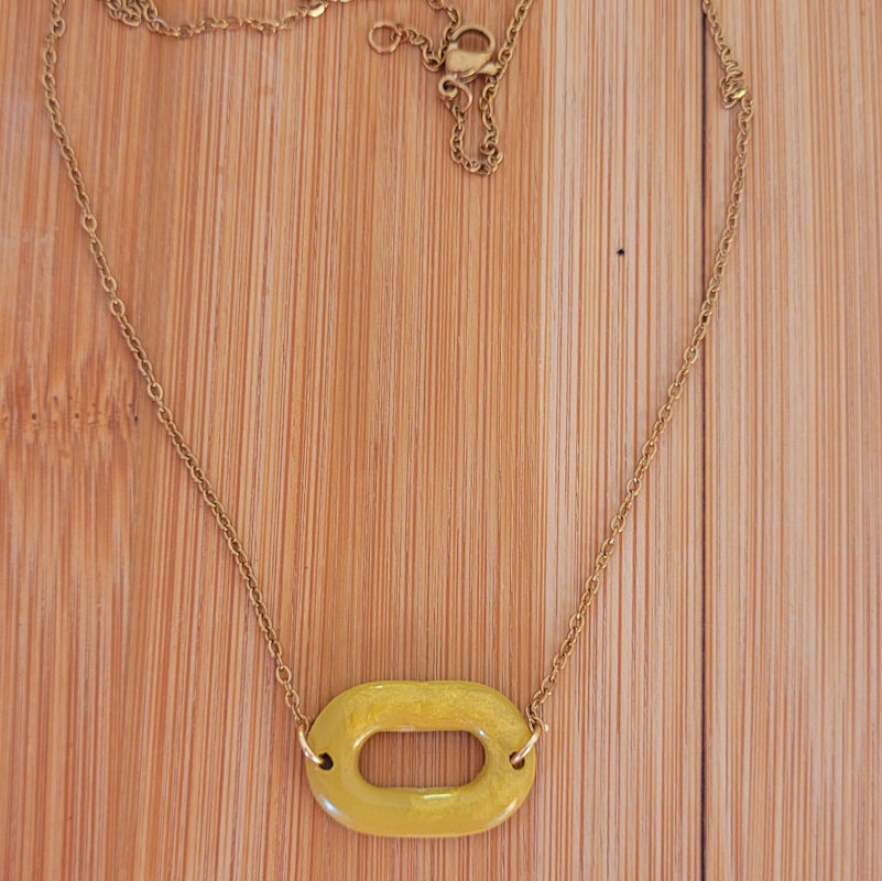 Collier chaîne dorée Mia vert anis irisé