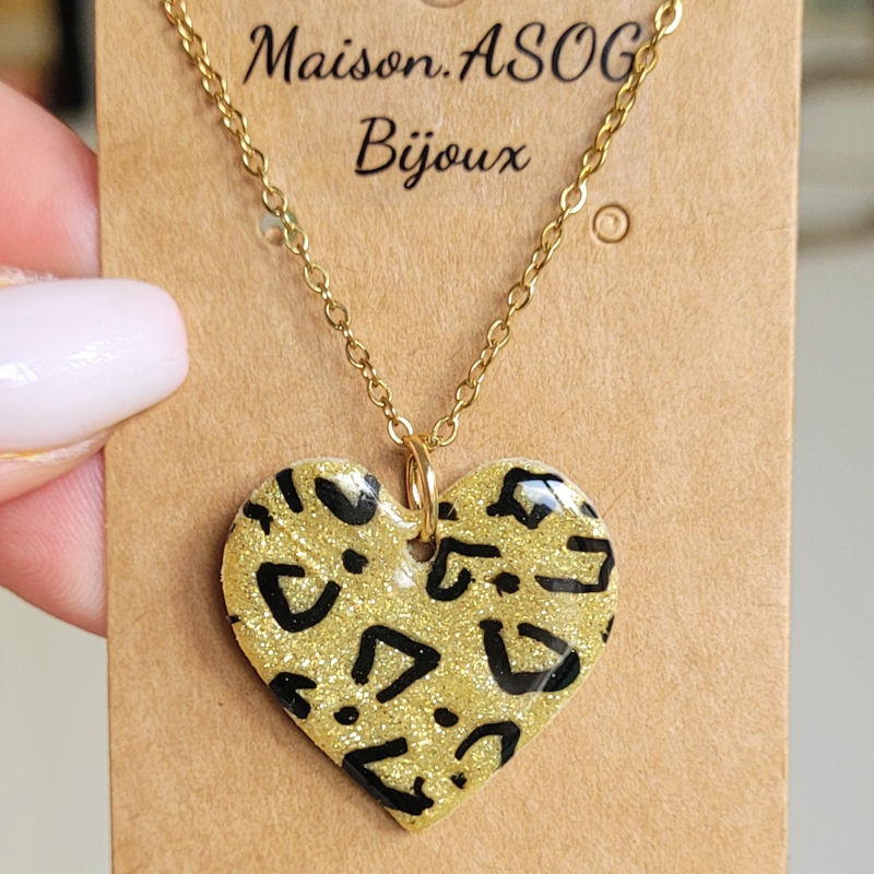 Collier chaîne dorée pampille Coeur léopard doré et noir