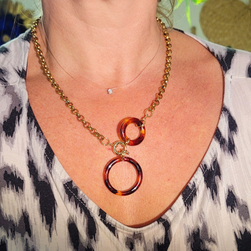 collier chaîne maillon dorée Anora et pampille anneau tortoise marron caramel