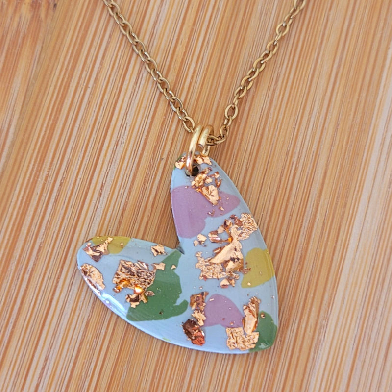 Collier Love chaine dorée vert sauge tachetée rose vert anis rosé cuivré