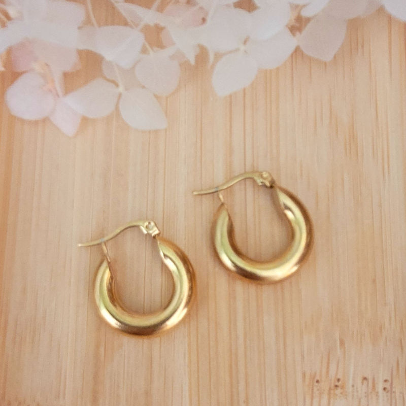 Boucles d'oreilles créole épaisse dorée et pampille Fleur striée vieux rose et doré