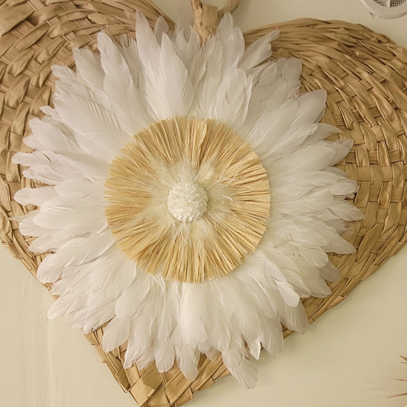 Jujuhat "Eclat d'Ivoire" en plume blanche et raphia naturel