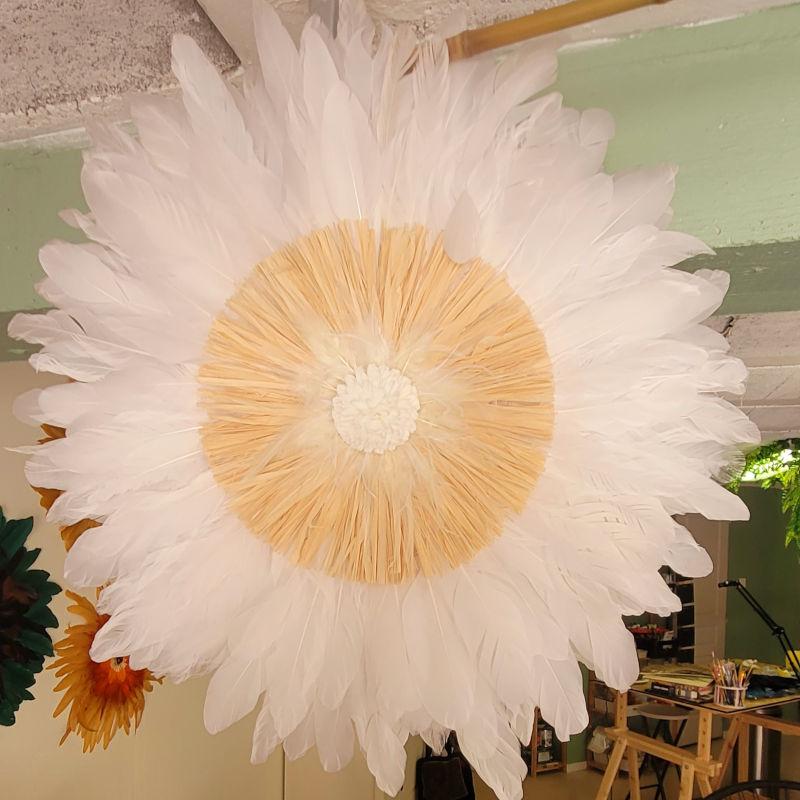 Jujuhat "Eclat d'Ivoire" en plume blanche et raphia naturel