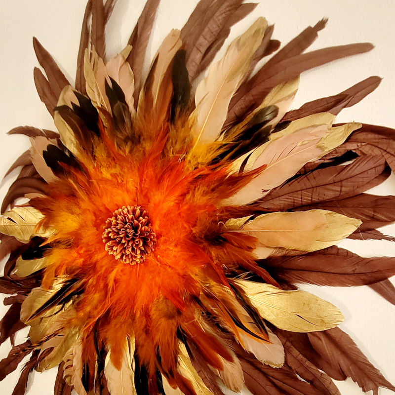 Jujuhat "Sahara Ebène" en plume marron doré orange et touche de vert profond