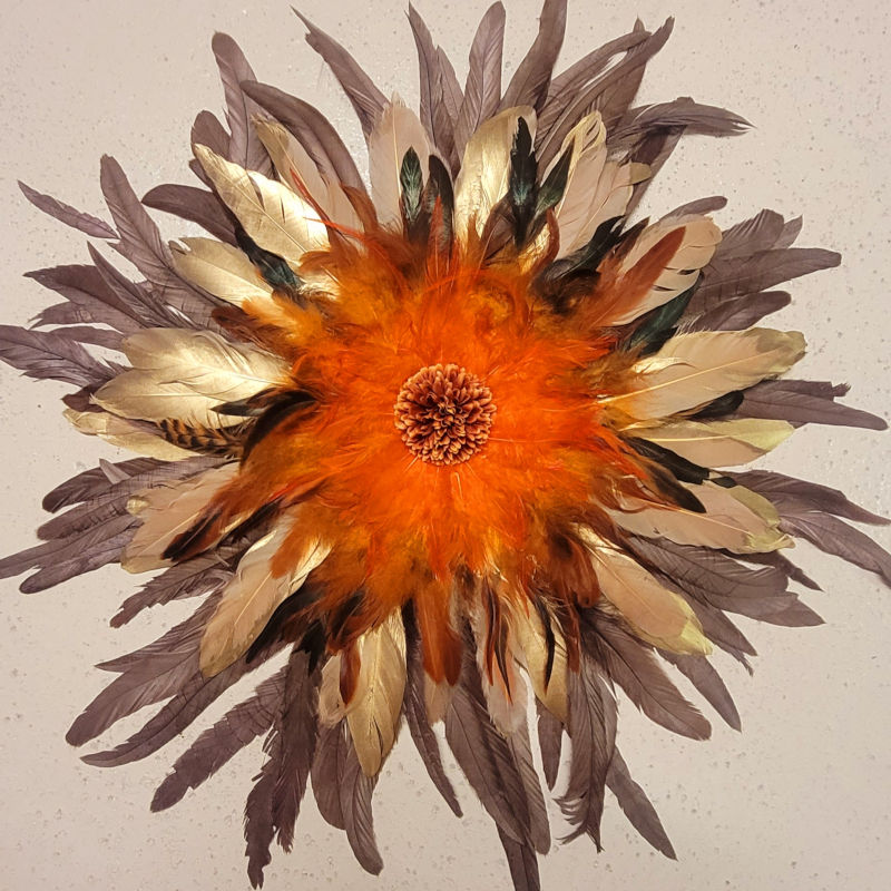 Jujuhat "Sahara Ebène" en plume marron doré orange et touche de vert profond