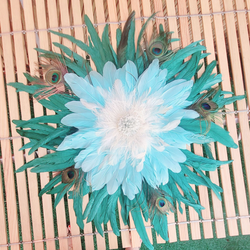 Jujuhat "Jungle Paon" en plume vert royal vert eau blanc et plume naturelle de paon