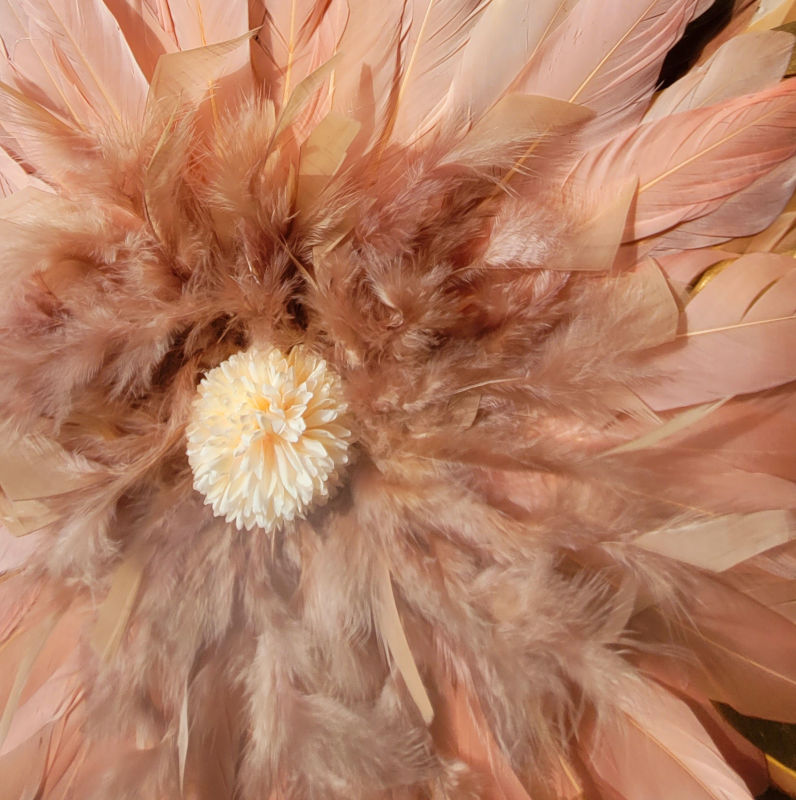 Jujuhat Rose de Sable en plume naturelle doré rose pâle et beige poudré