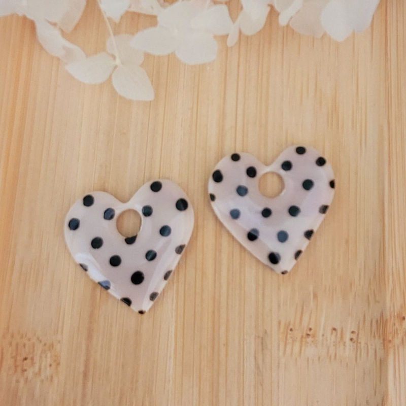 Boucles d'oreilles créole fine argentée et pampille Coeur blanche à pois noir